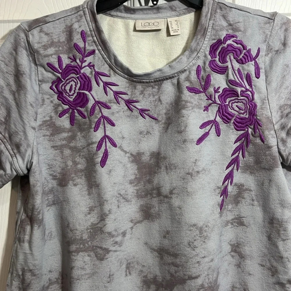 LOGO by Lori Goldstein Tie-Dye Top with Embroidery/lace- Size XS - Gray/Purple - Picture 2 of 7